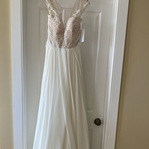 NEVER WORN - Blush by Hayley Paige Bridal Gown - Picture 7 of 9
